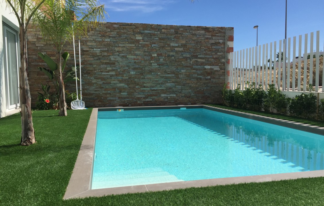 Villa in Ciudad Quesada for sale with Alicante Holiday lets, private pool