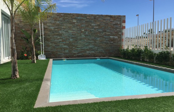 Villa in Ciudad Quesada for sale with Alicante Holiday lets, private pool