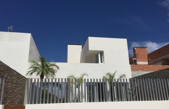 Villa in Ciudad Quesada for sale with Alicante Holiday lets, outside view